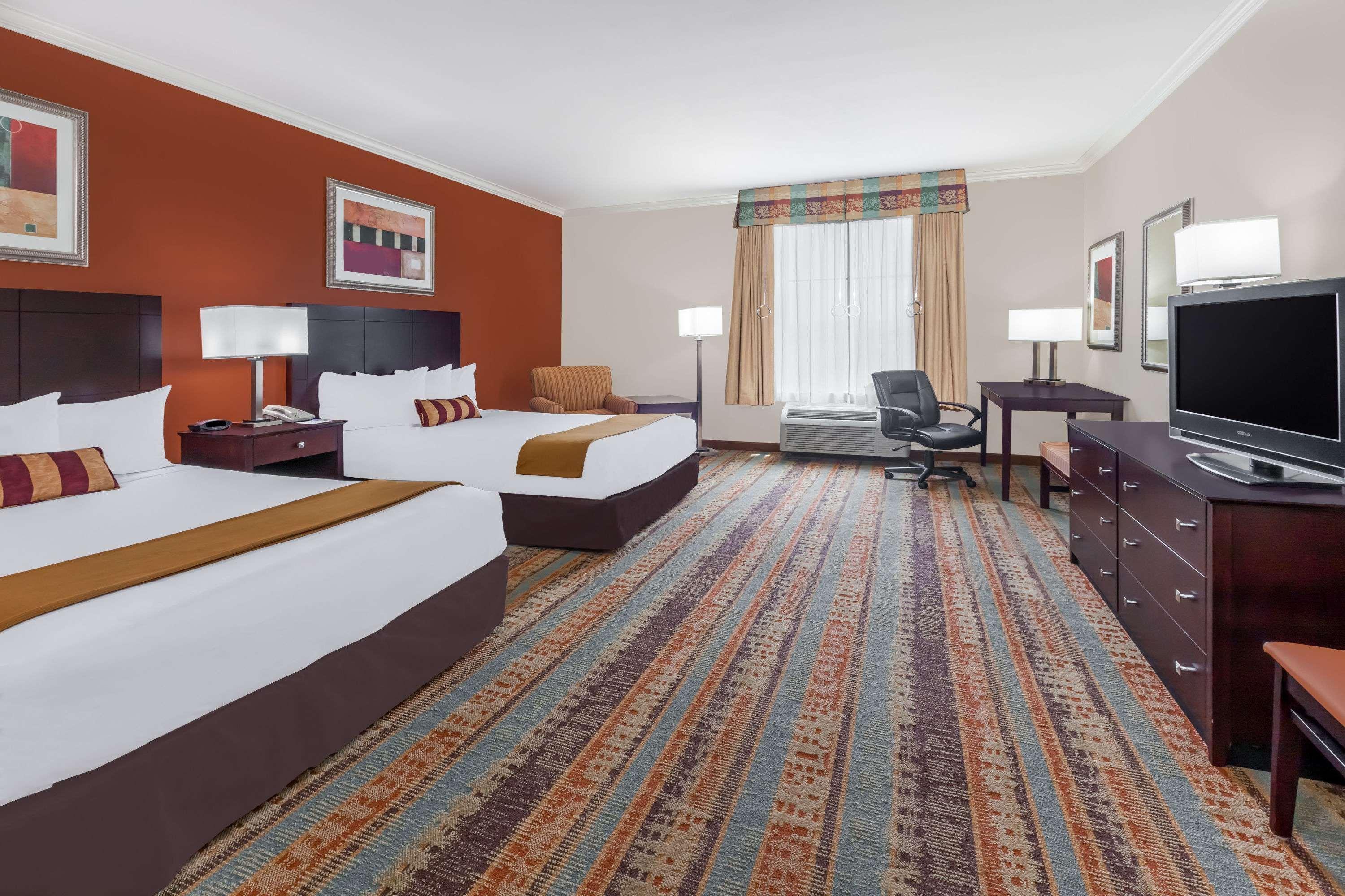 Baymont By Wyndham Henderson Hotel Exterior photo