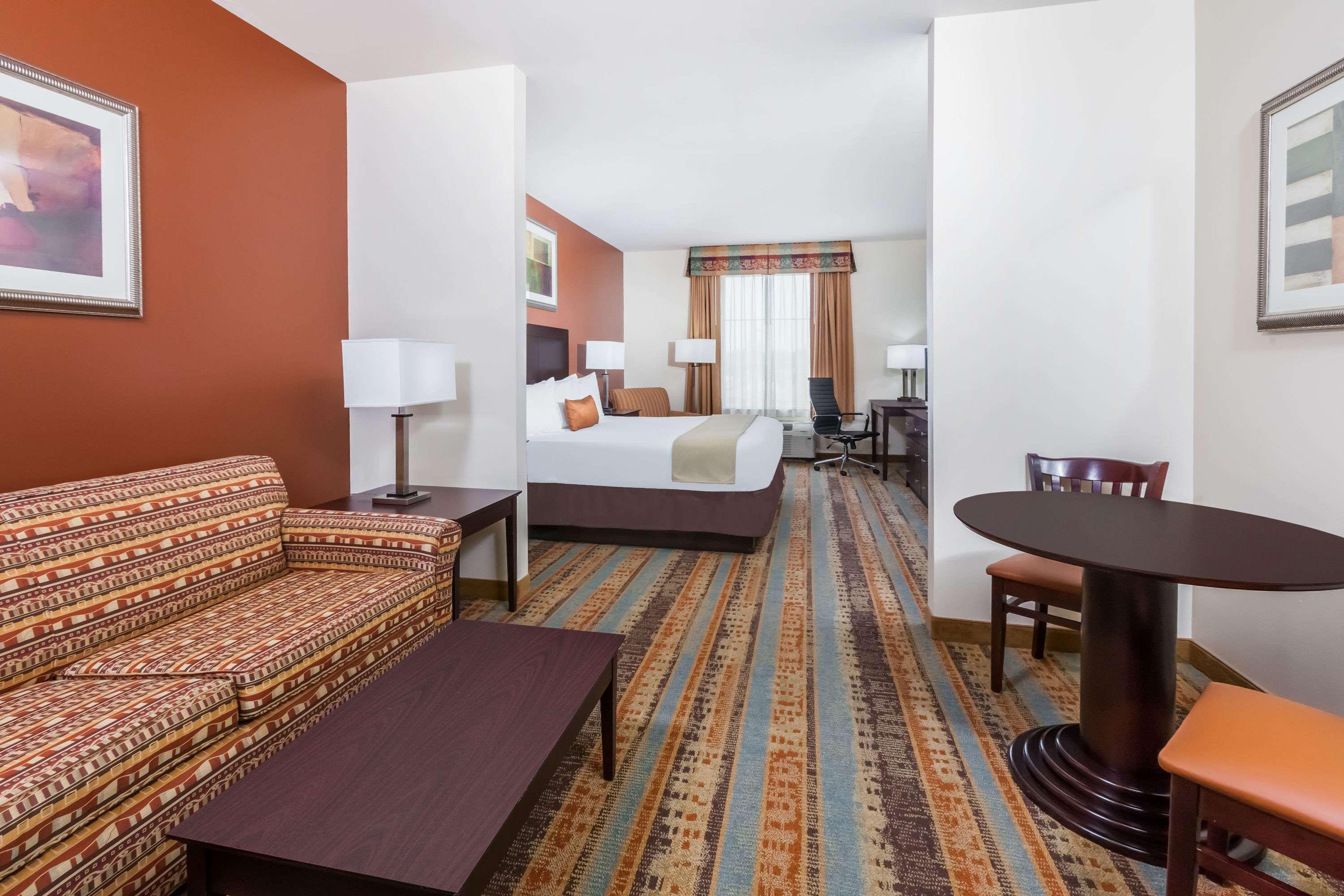Baymont By Wyndham Henderson Hotel Exterior photo