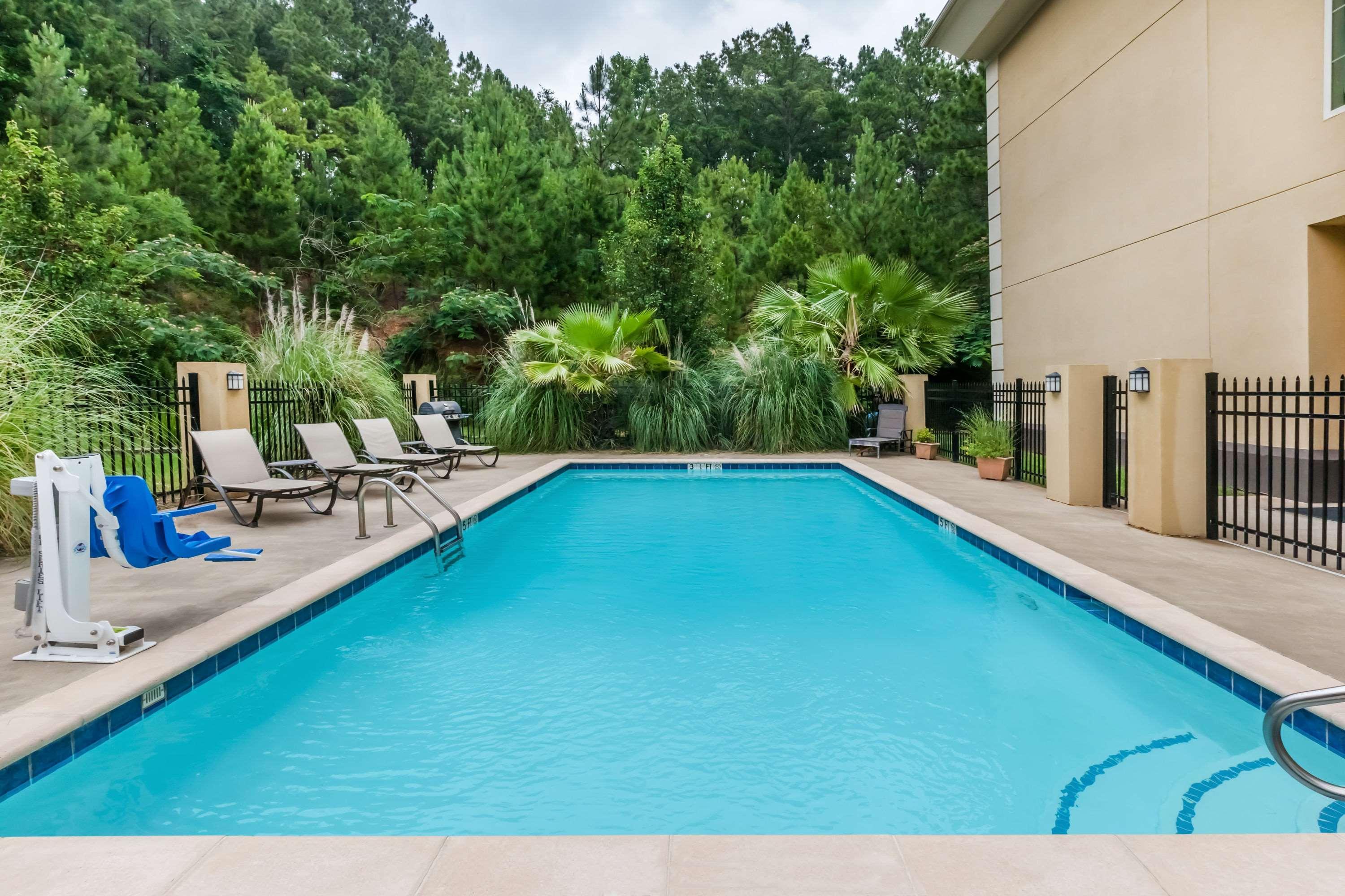 Baymont By Wyndham Henderson Hotel Exterior photo
