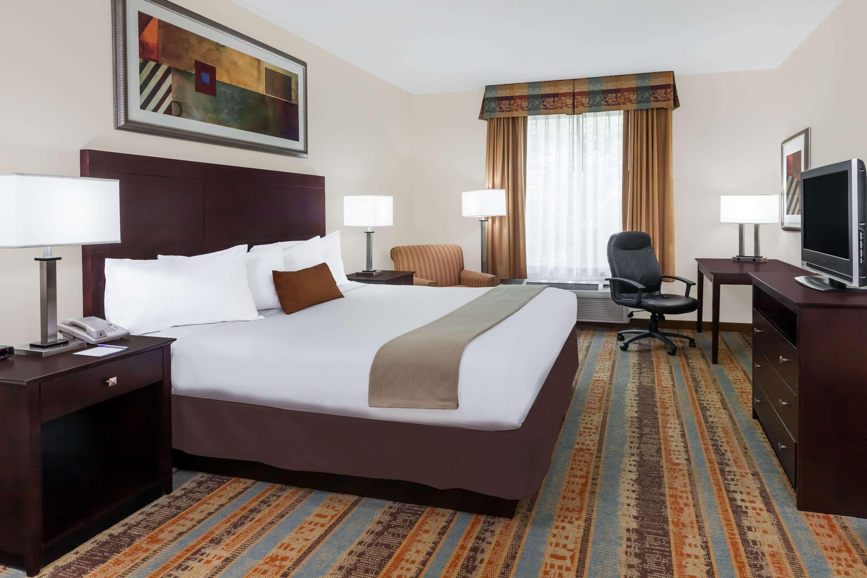 Baymont By Wyndham Henderson Hotel Exterior photo