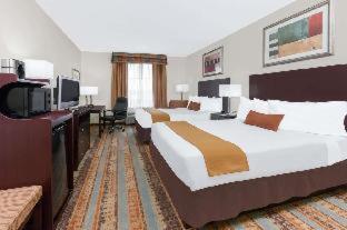 Baymont By Wyndham Henderson Hotel Room photo